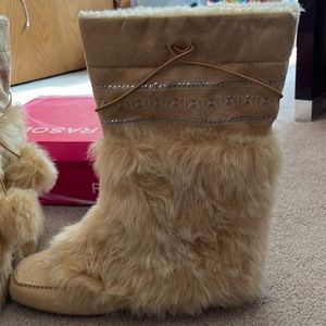 Womens winter boots 8.5 NEW